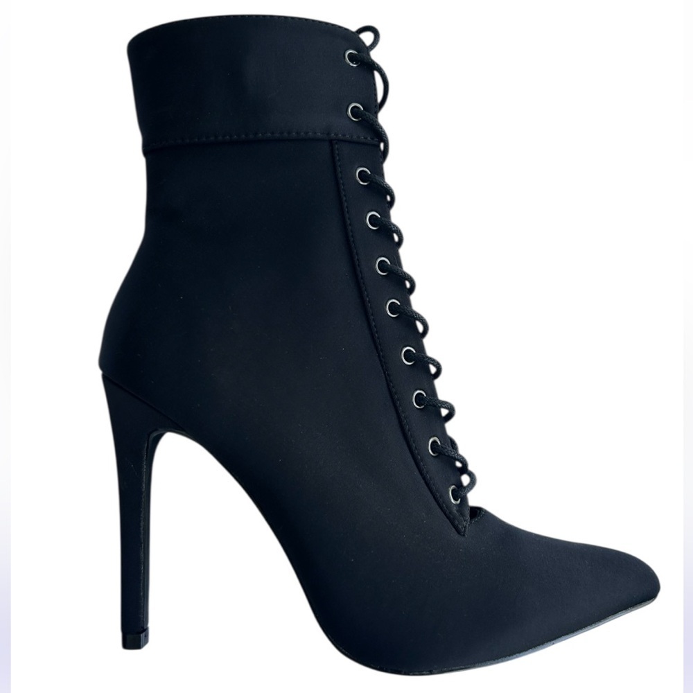 NEW Olivia Ferguson Lace up Booties 7